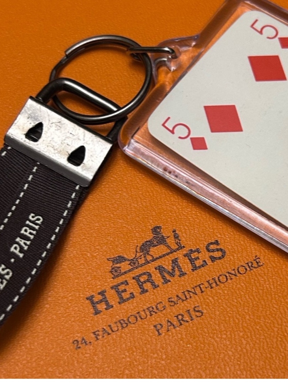 Hermes Dog Play Card Key Chain with Ribbon - Picture 4 of 6